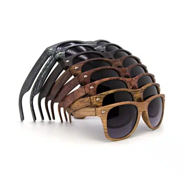 Zonnebril met een houten look