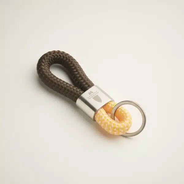 Trendy en stijlvolle sleutelhanger met koord en logo middels gravure - Afbeelding 3
